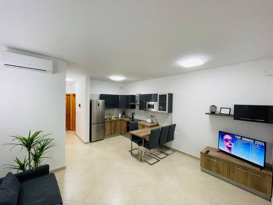 New, Modern Ground Floor Apartment With Pool Għajnsielem Esterno foto